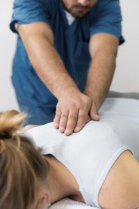 Ejercicios de fisioterapia laboral para mejorar la movilidad en el trabajo